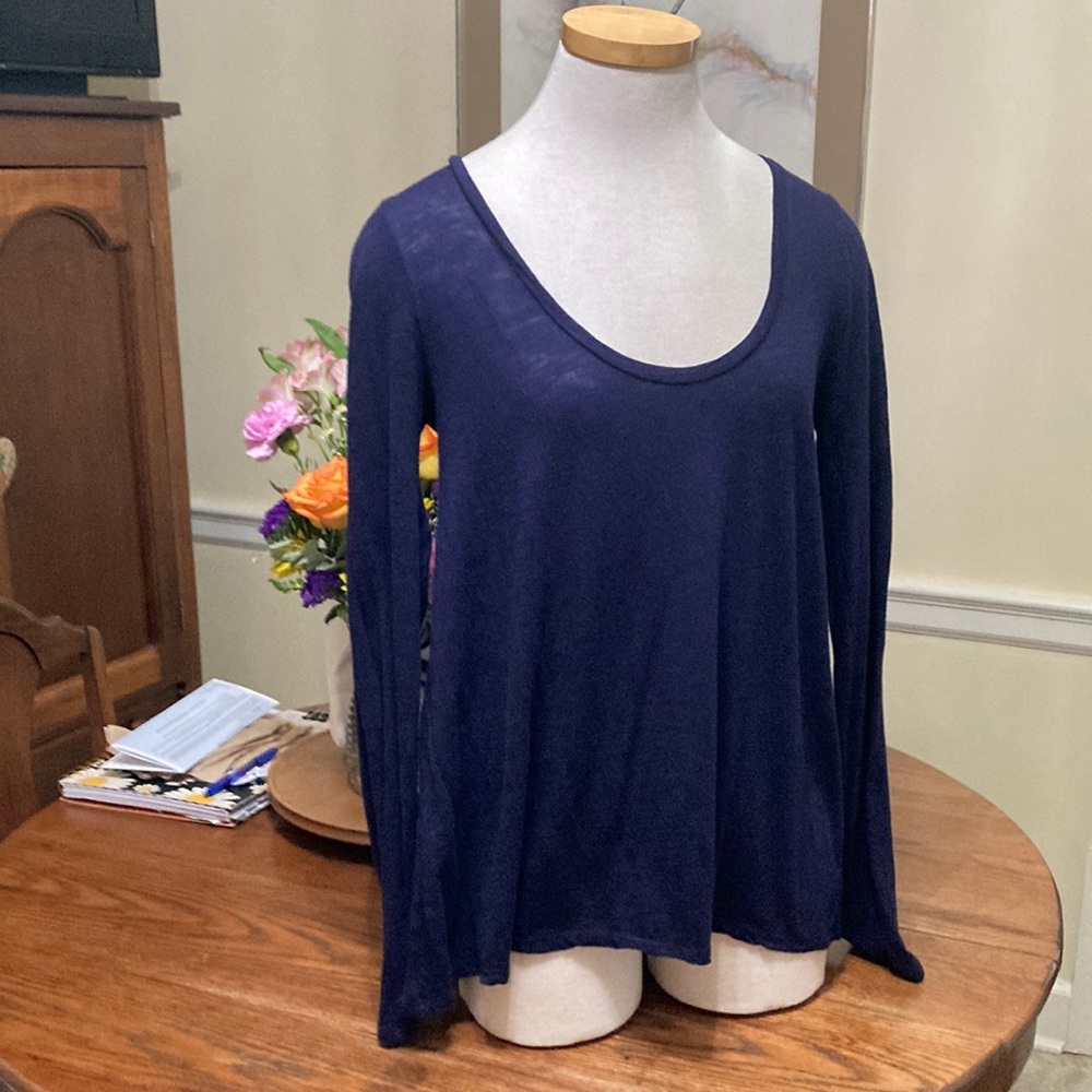 Scoop neck top